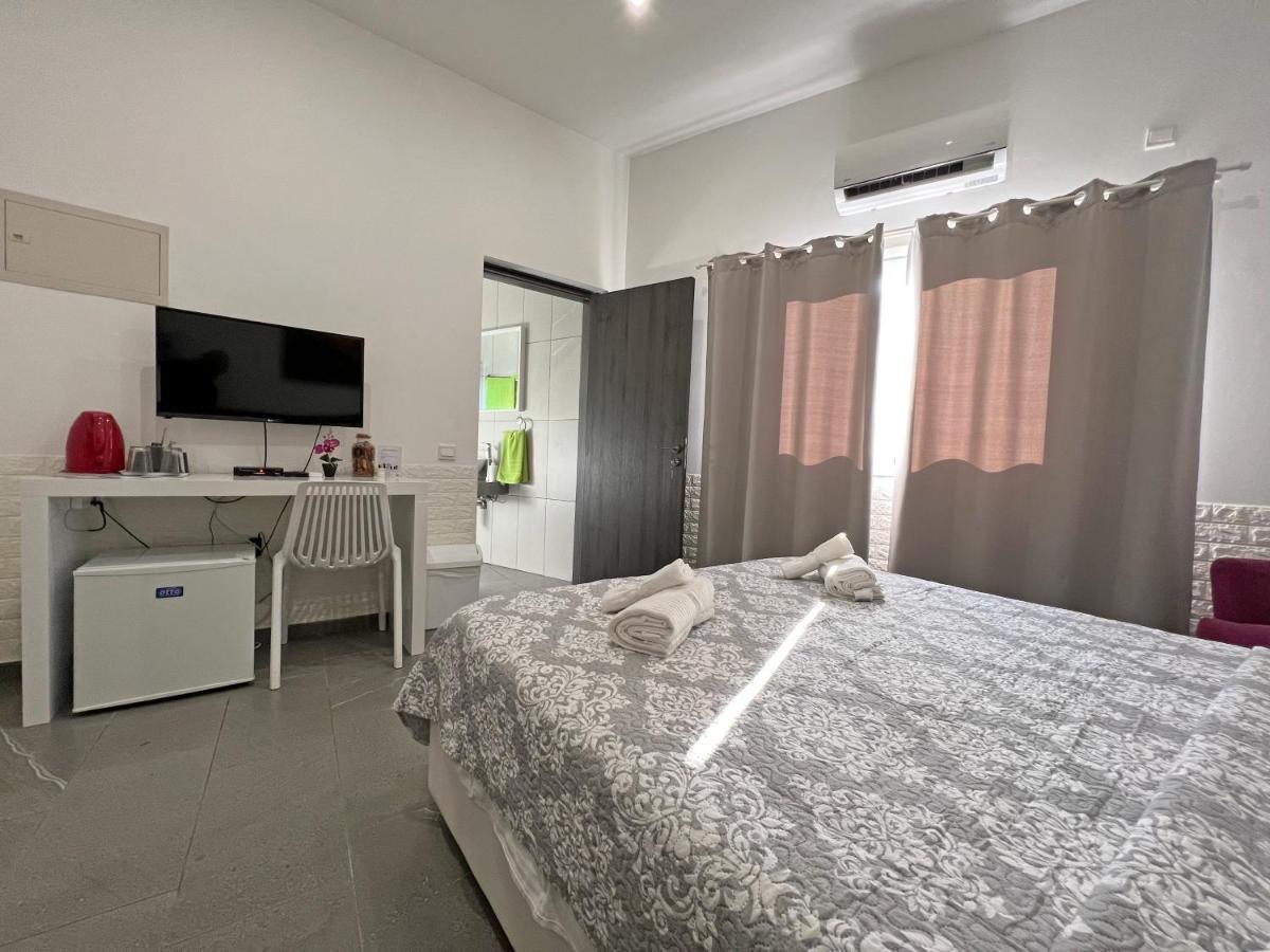 Apollo Rooms By Albert'S Apartment Larnaca Bagian luar foto