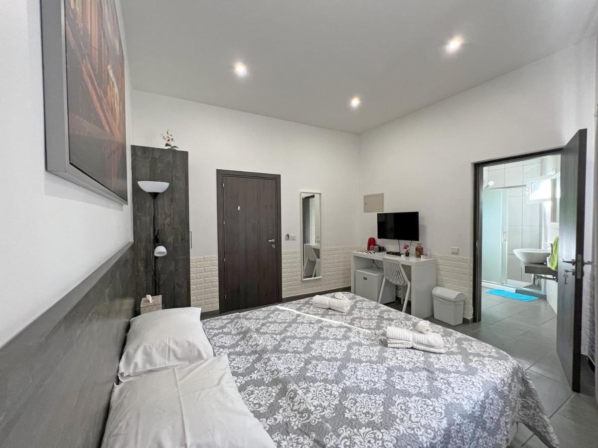 Apollo Rooms By Albert'S Apartment Larnaca Bagian luar foto