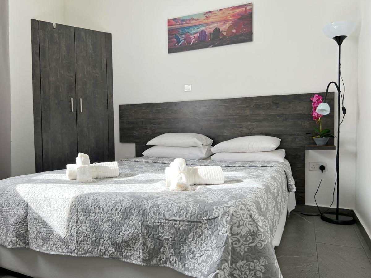 Apollo Rooms By Albert'S Apartment Larnaca Bagian luar foto