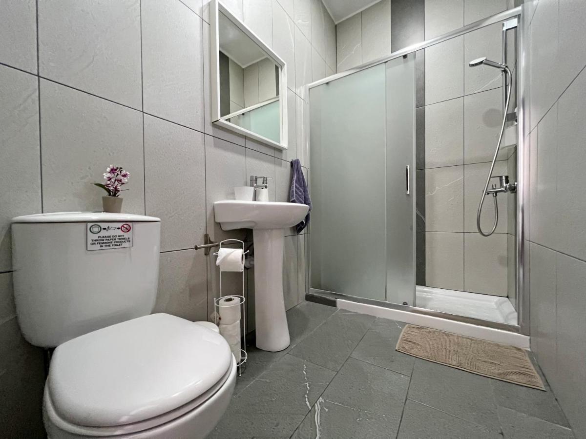 Apollo Rooms By Albert'S Apartment Larnaca Bagian luar foto