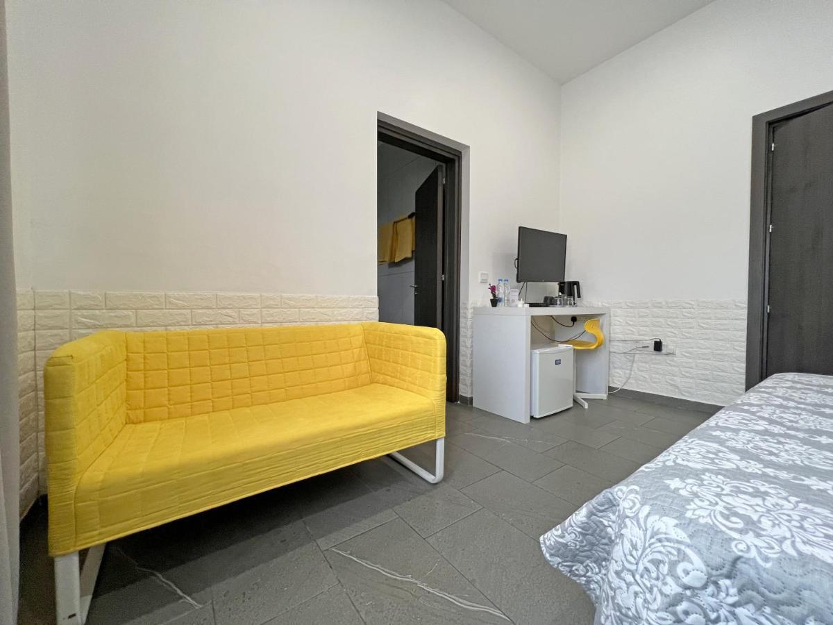 Apollo Rooms By Albert'S Apartment Larnaca Bagian luar foto