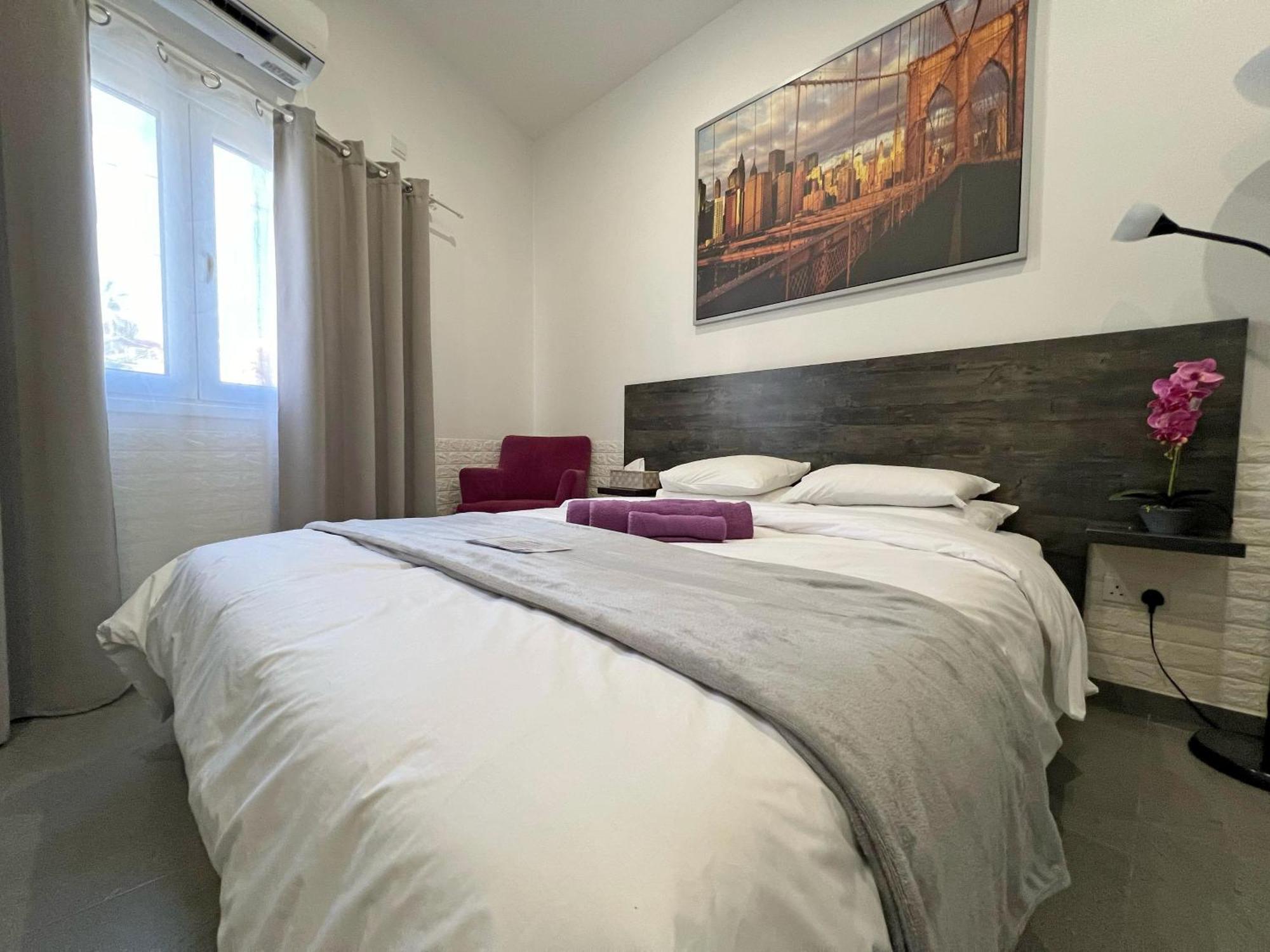 Apollo Rooms By Albert'S Apartment Larnaca Bagian luar foto